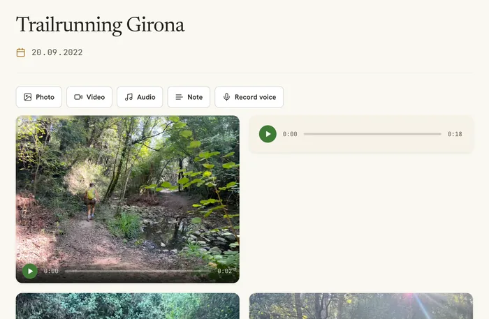 Derselbe Spark, „Trailrunning Girona“ vom 20.09.2022, beim Bearbeiten: Buttons zum Hinzufügen von Fotos, Video, Audio, einer Notiz oder einer Sprachaufnahme, darunter das Video des Sparks, eine Sprachaufnahme und Fotos